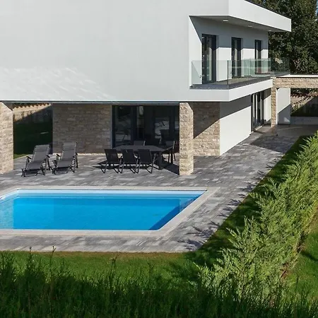Holiday With Pool In