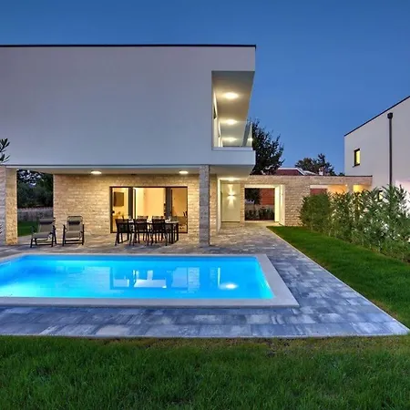 Holiday With Pool In Vila Poreč