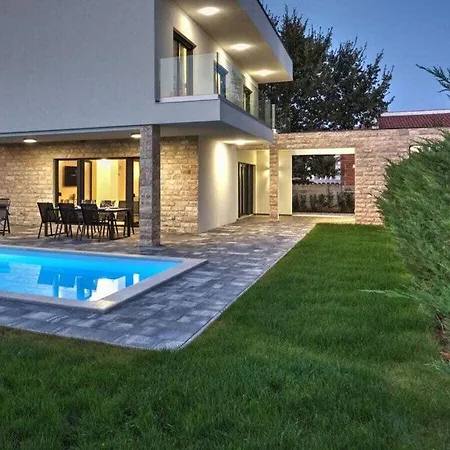 Vila Holiday With Pool In Poreč