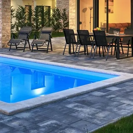 Vila Holiday With Pool In