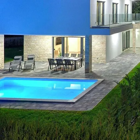 Holiday With Pool In Vila Poreč