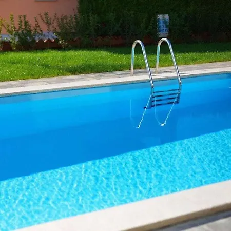 Holiday With Pool In Vila *