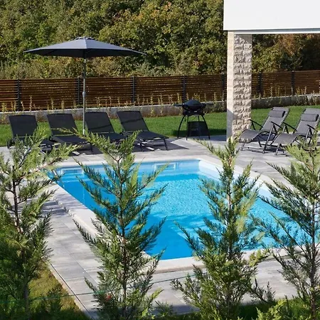 Holiday With Pool In Poreč